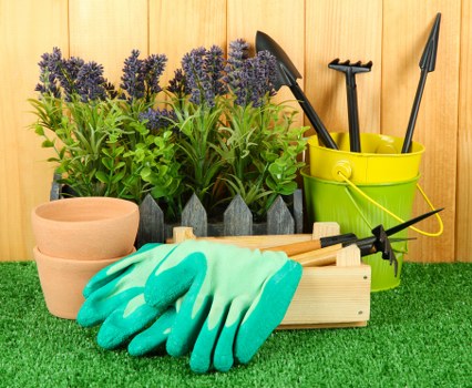Reliable Gardeners Finsbury team using PPE and safe working methods